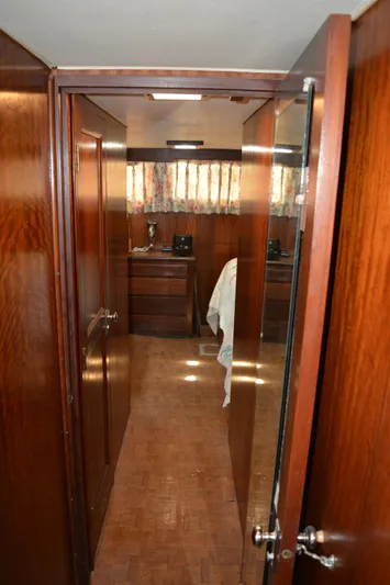 Janie D Yacht Photos Pics Hallway to Staterooms