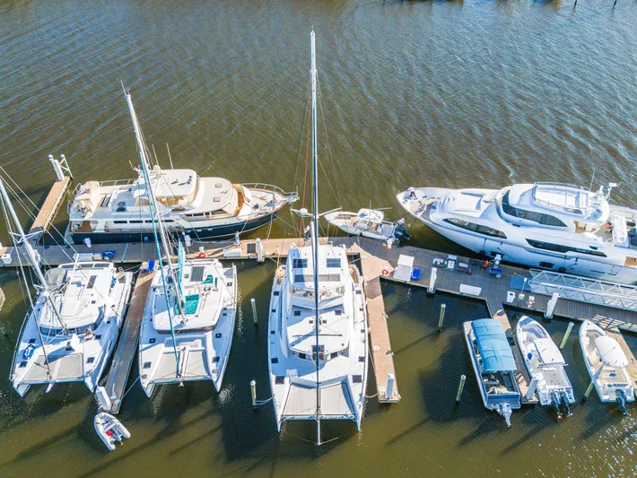 Aquarius Yacht Photos Pics 