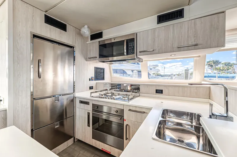 Aquarius Yacht Photos Pics 