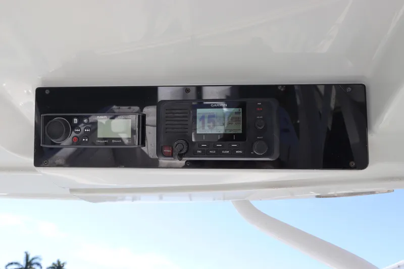  Yacht Photos Pics 2021 Edgewater 262CX Crossover boat dashboard with Garmin and Fusion electronics.