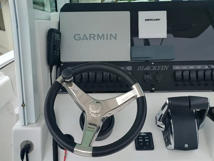 252-449 Yacht Photos Pics 2025 Blackfin 252 CC helm with Garmin navigation and Mercury controls.