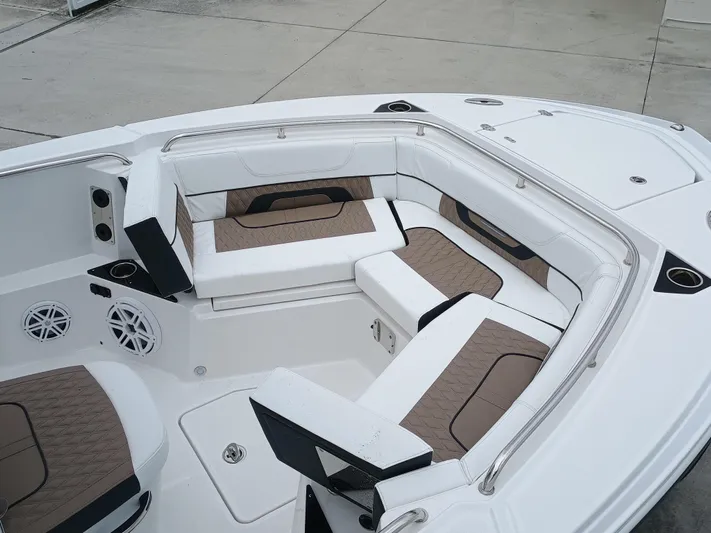 252-449 Yacht Photos Pics 2025 Blackfin 252 CC boat interior with cushioned seating and modern design.