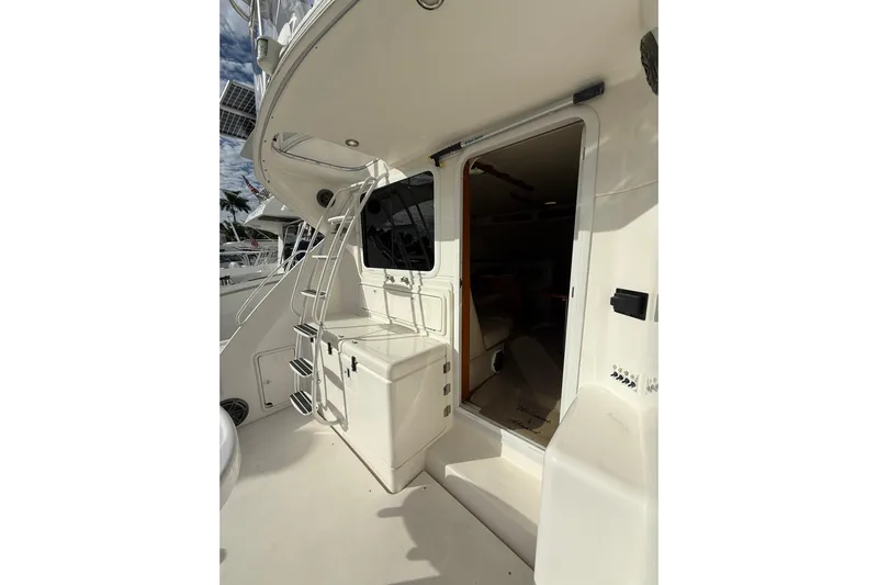  Yacht Photos Pics 2005 Riviera 40 Flybridge yacht with ladder and open cabin door.