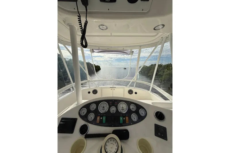  Yacht Photos Pics 2005 Riviera 40 Flybridge helm view with ocean and sky in background.