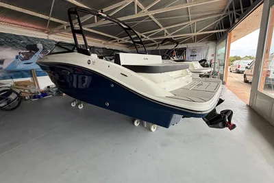 Sea Ray SPX 210