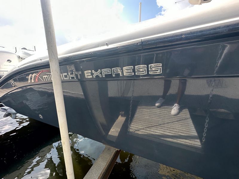 2012 Midnight Express 39