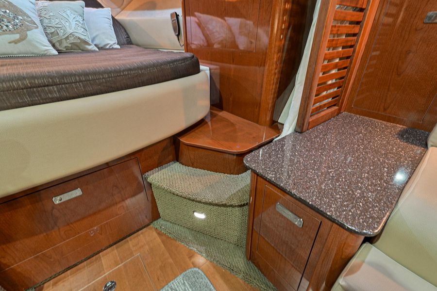 2012 Sea Ray 370 Sundancer