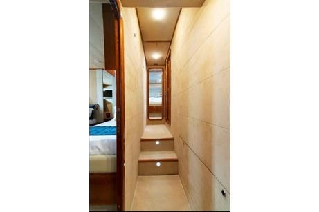 2003 Ferretti Yachts 76 