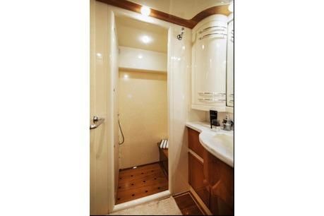 2003 Ferretti Yachts 76 