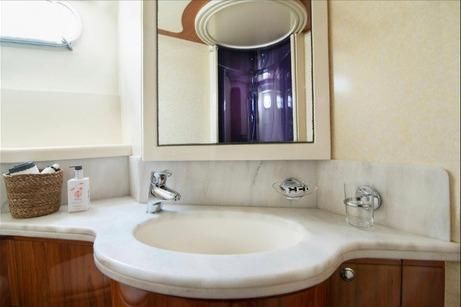 2003 Ferretti Yachts 76 