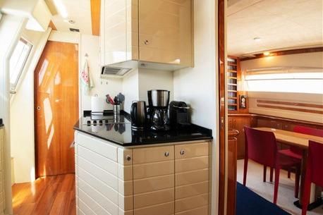 2003 Ferretti Yachts 76 