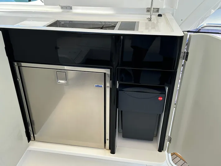 Zooland Yacht Photos Pics 