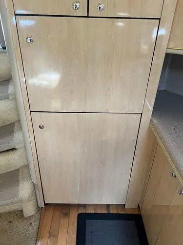  Yacht Photos Pics 2001 Sea Ray 460 Sundancer interior cabinetry and stairs.