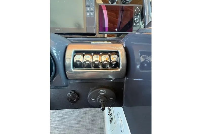  Yacht Photos Pics 2018 Formula 350 Crossover Bowrider OB dashboard with control panel and navigation screens.