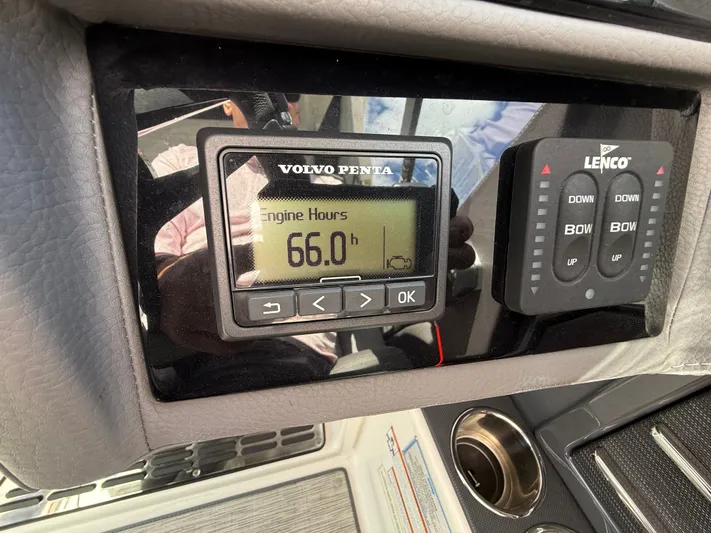  Yacht Photos Pics 2022 COBALT A29 - Image 17