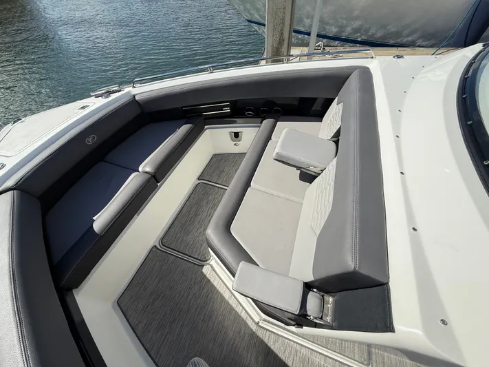  Yacht Photos Pics 2022 COBALT A29 - Image 10