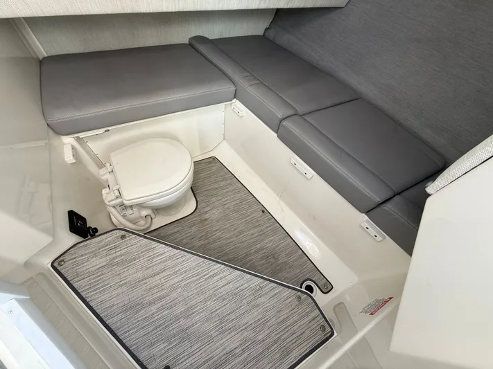  Yacht Photos Pics 2022 COBALT A29 - Image 6