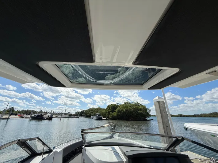  Yacht Photos Pics 2022 COBALT A29 - Image 13