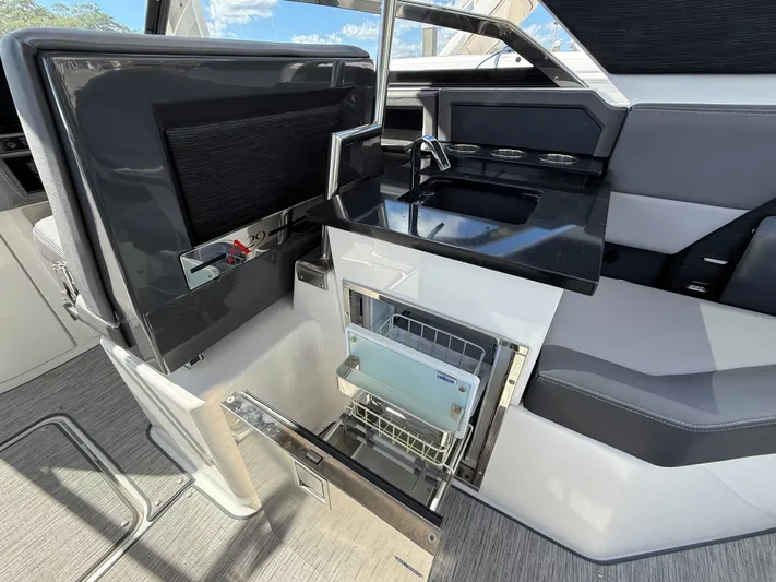  Yacht Photos Pics 2022 COBALT A29 - Image 4