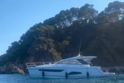 2016 Sealine S330