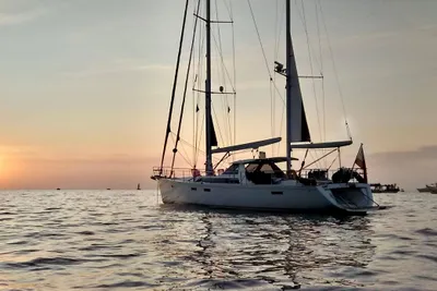 2013 Amel 64
