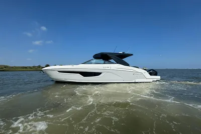 Cruisers Yachts 34 GLS Outboard
