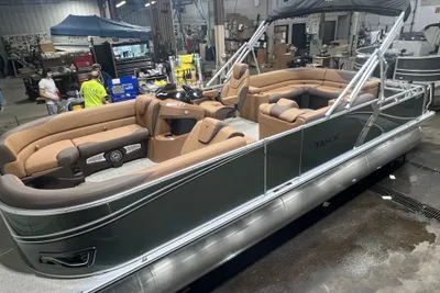 Tahoe LTZ 2385 Elite Cruise Tritoon & Honda 4-Stroke EFI