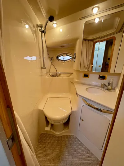 Limin Yacht Photos Pics Bathroom interior of 2000 Sea Ray 460 Sundancer yacht, featuring shower, toilet, and sink.