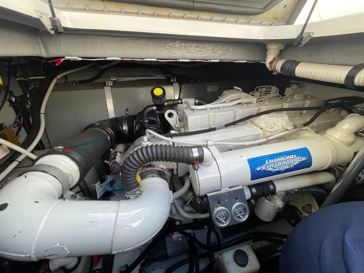 Limin Yacht Photos Pics Engine compartment of a 2000 Sea Ray 460 Sundancer boat, featuring Diamond Performance Series components.