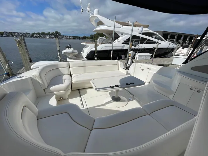 Limin Yacht Photos Pics Spacious deck of 2000 Sea Ray 460 Sundancer yacht with white seating and table.