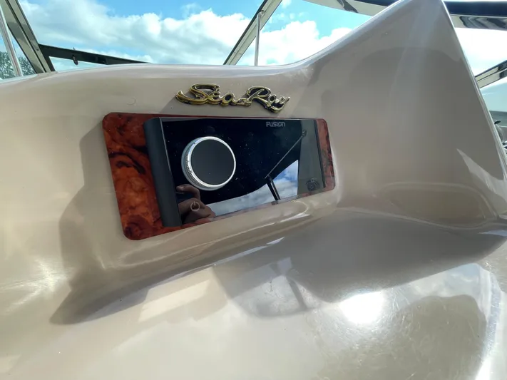 Limin Yacht Photos Pics 2000 Sea Ray 460 Sundancer dashboard with Fusion audio system under blue sky.