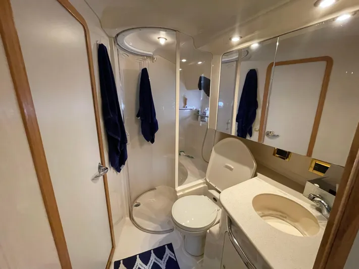 Limin Yacht Photos Pics Bathroom interior of 2000 Sea Ray 460 Sundancer yacht, featuring shower, toilet, and sink.