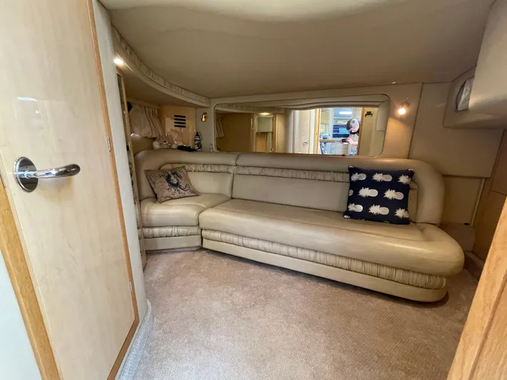 Limin Yacht Photos Pics Interior of 2000 Sea Ray 460 Sundancer with beige leather seating and decorative pillows.
