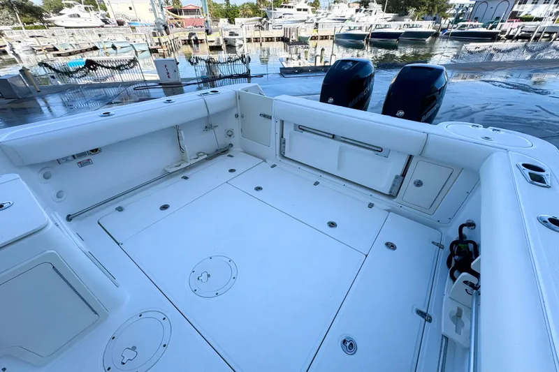 Turn Key Yacht Photos Pics 2006 Boston Whaler 285 Conquest boat deck with twin engines at marina.