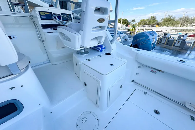 Turn Key Yacht Photos Pics 2006 Boston Whaler 285 Conquest cockpit with helm, seating, and Mercury engine.