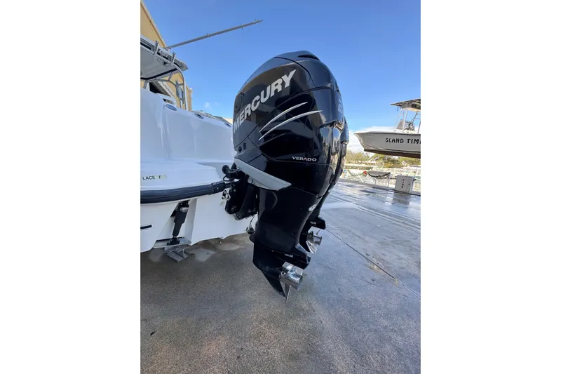 Turn Key Yacht Photos Pics 2006 Boston Whaler 285 Conquest with Mercury Verado outboard engine, docked on a sunny day.