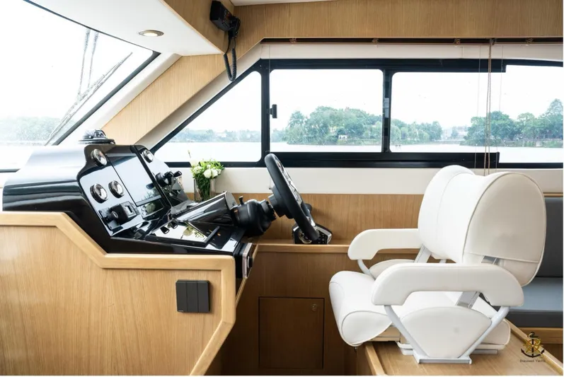 Commander Yacht Photos Pics Luxurious 2024 Bracewell 36SF Commander yacht interior with modern helm and plush seating.