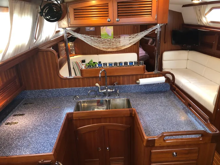 Ibis Yacht Photos Pics 