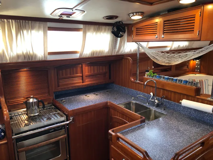 Ibis Yacht Photos Pics 