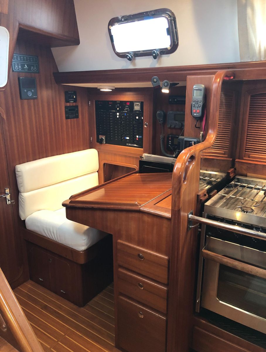 2008 Outbound 46 