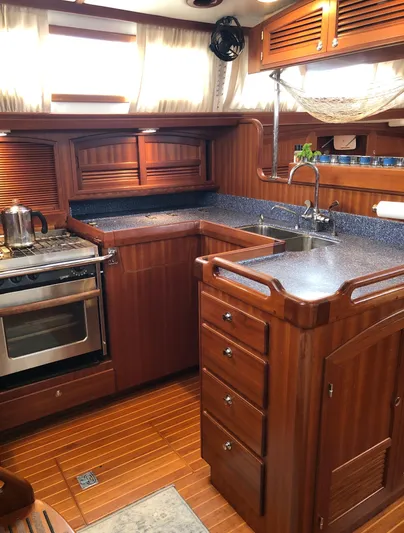 Ibis Yacht Photos Pics 