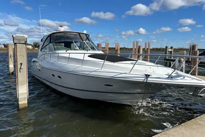 Cruisers Yachts 440 Express