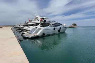 2011 Pershing 74