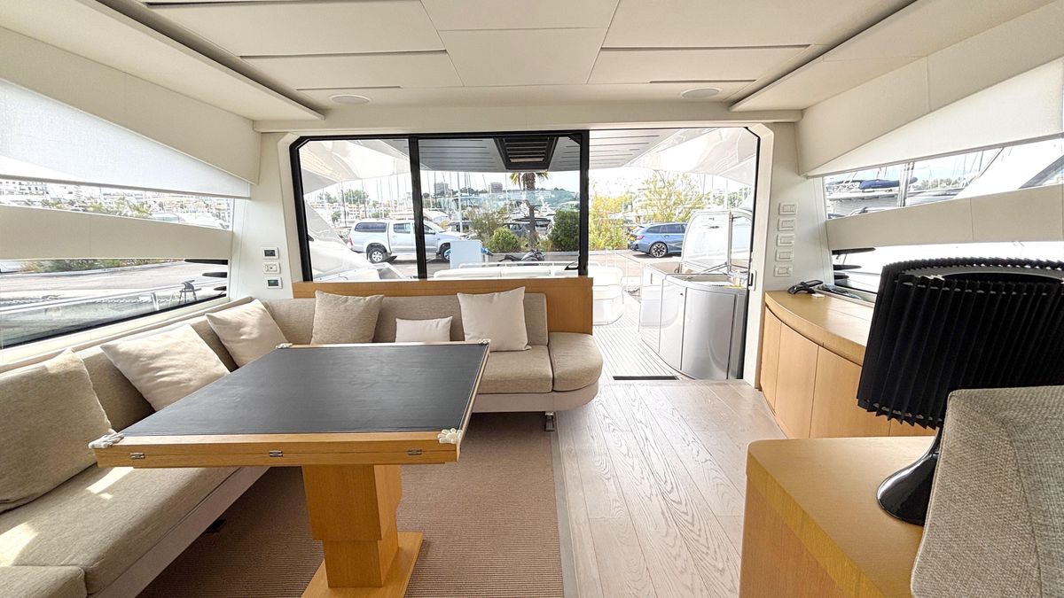 2011 Pershing 74 