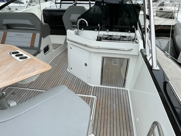La Bella Vita Yacht Photos Pics 2020 Beneteau Flyer 10 with modern deck and seating area.