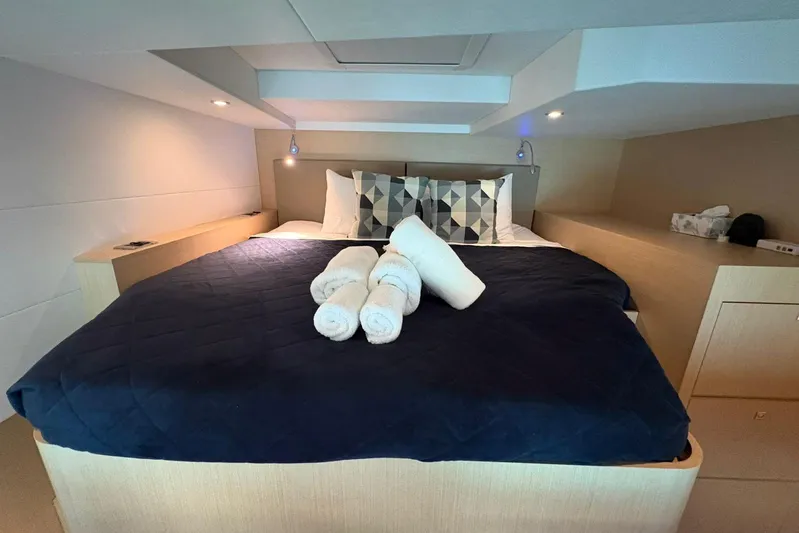 Silent Seven Yacht Photos Pics Master Cabin