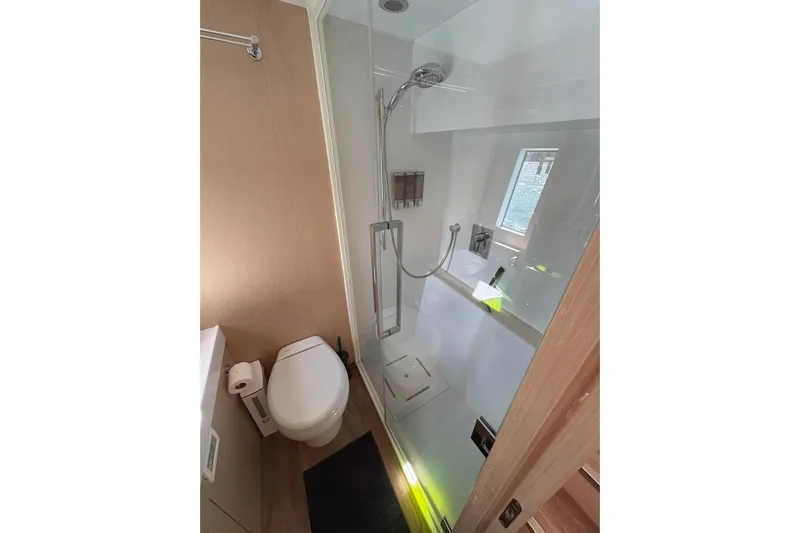 Silent Seven Yacht Photos Pics STB Fwb Bathroom