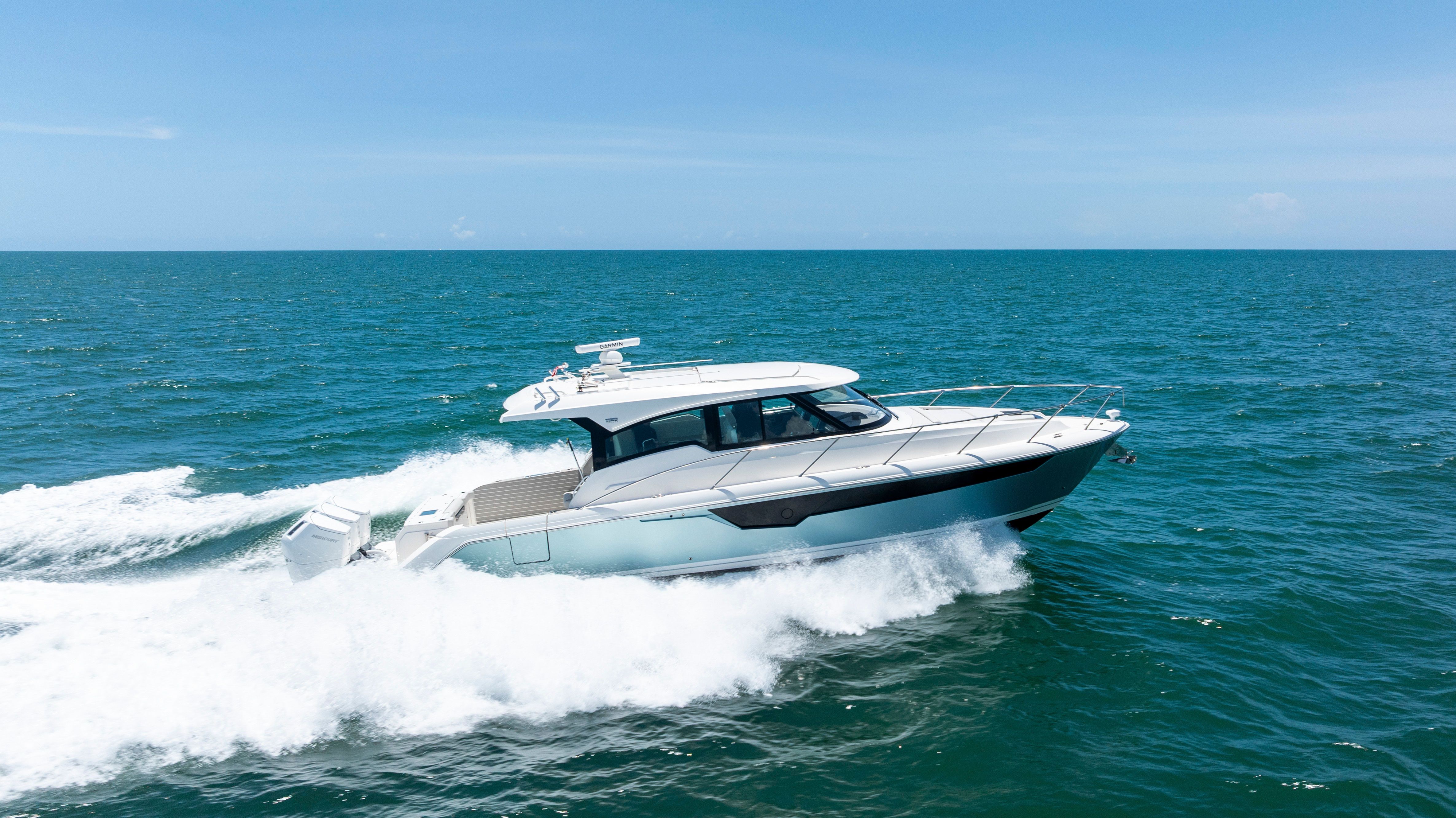 2025 TIARA YACHTS 48 LE - Image 5