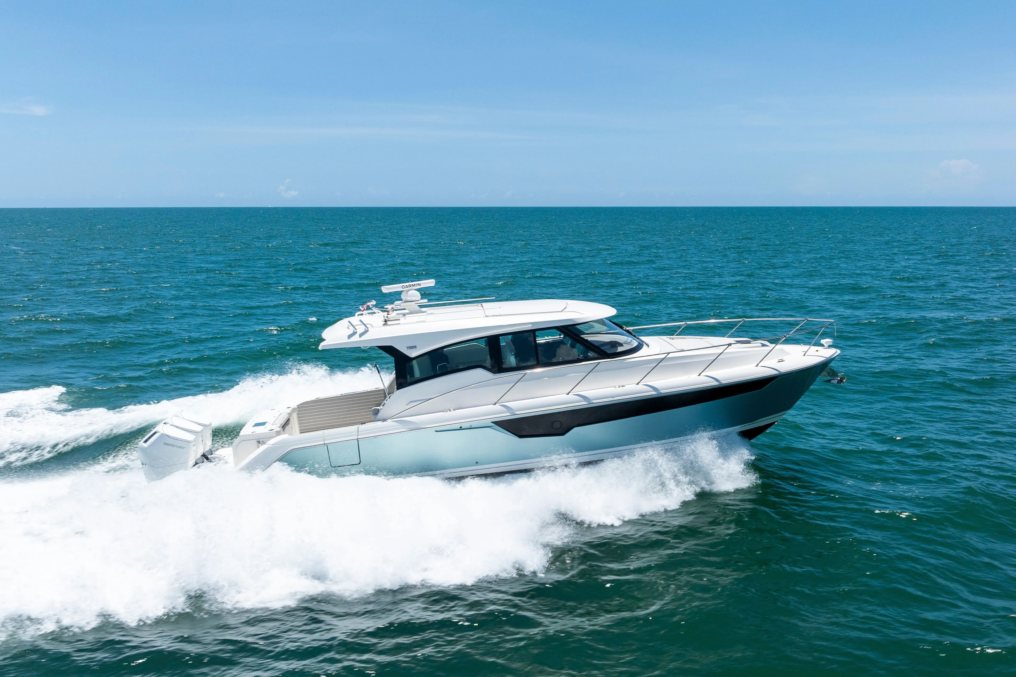 2025 TIARA YACHTS 48 LE - Image 5