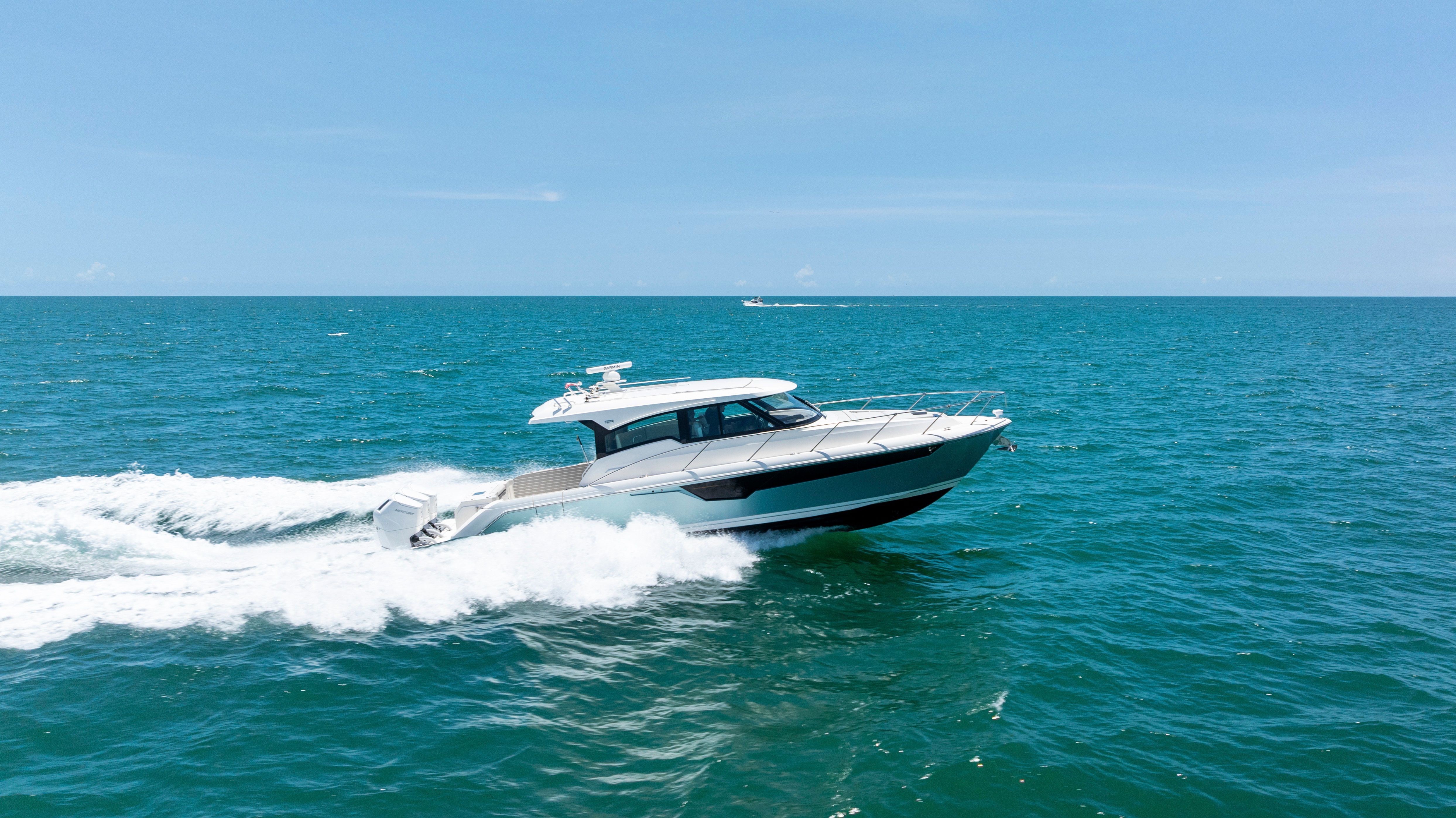 2025 TIARA YACHTS 48 LE - Image 2